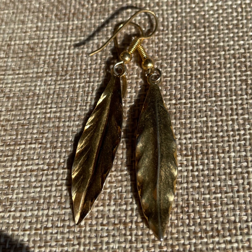 Vtg Gold plated feather earrings